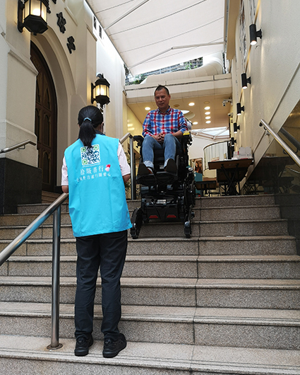 聖保羅堂使用B-FREE必飛遙控攀梯輪椅-歡迎租售-雙閃電號-安全輪椅升降樓梯機-爬樓梯電動輪椅-DOUBLE-FLASH-Stair-Climbing-Wheelchair-樓梯輪椅租借服務